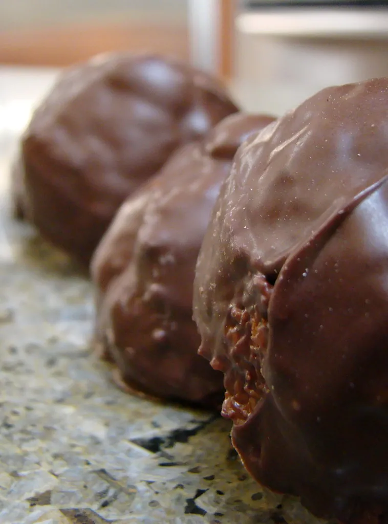 Carob, photo 2